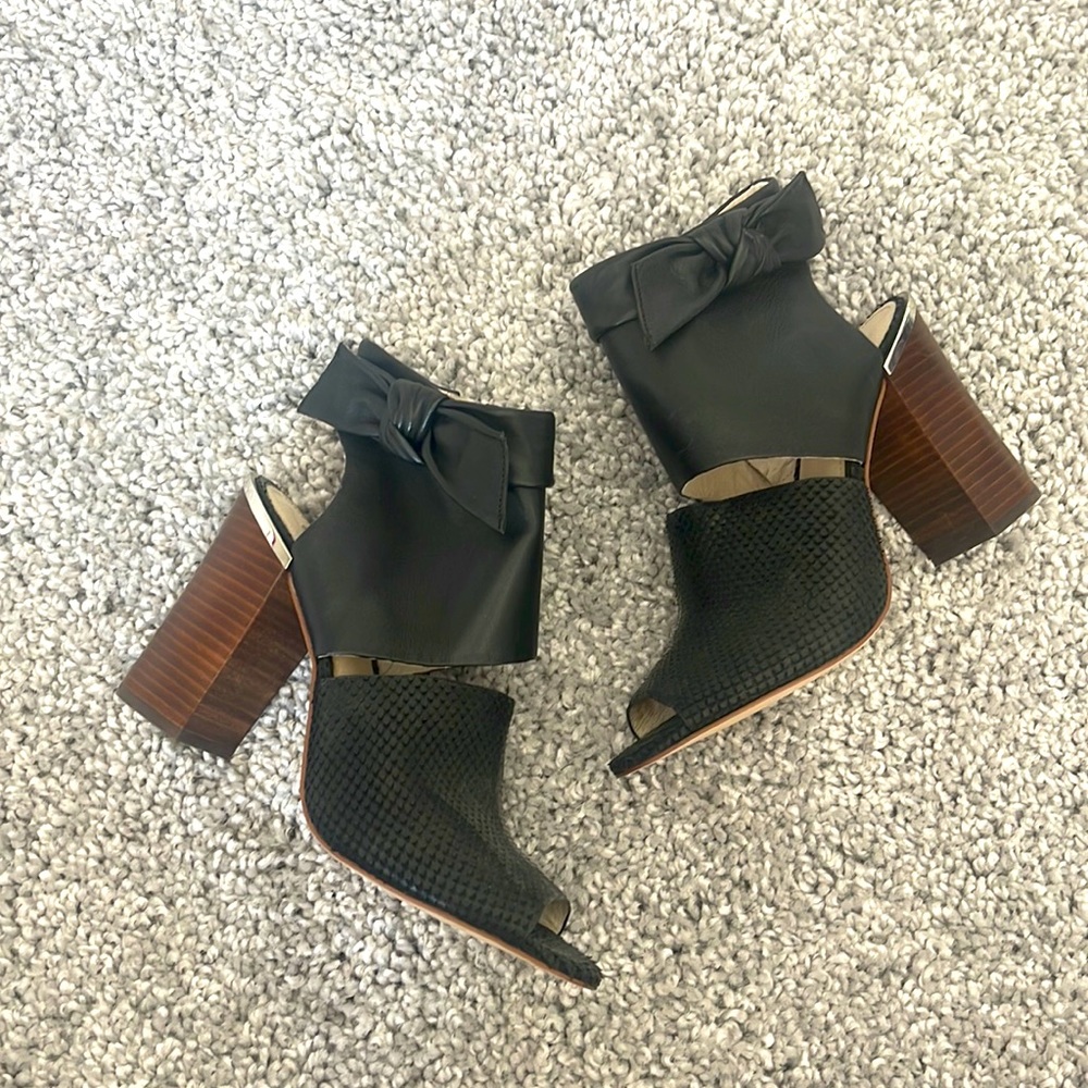 Louise et Cie block heel booties sz 10
